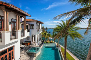 Waterfront Luxury Homes